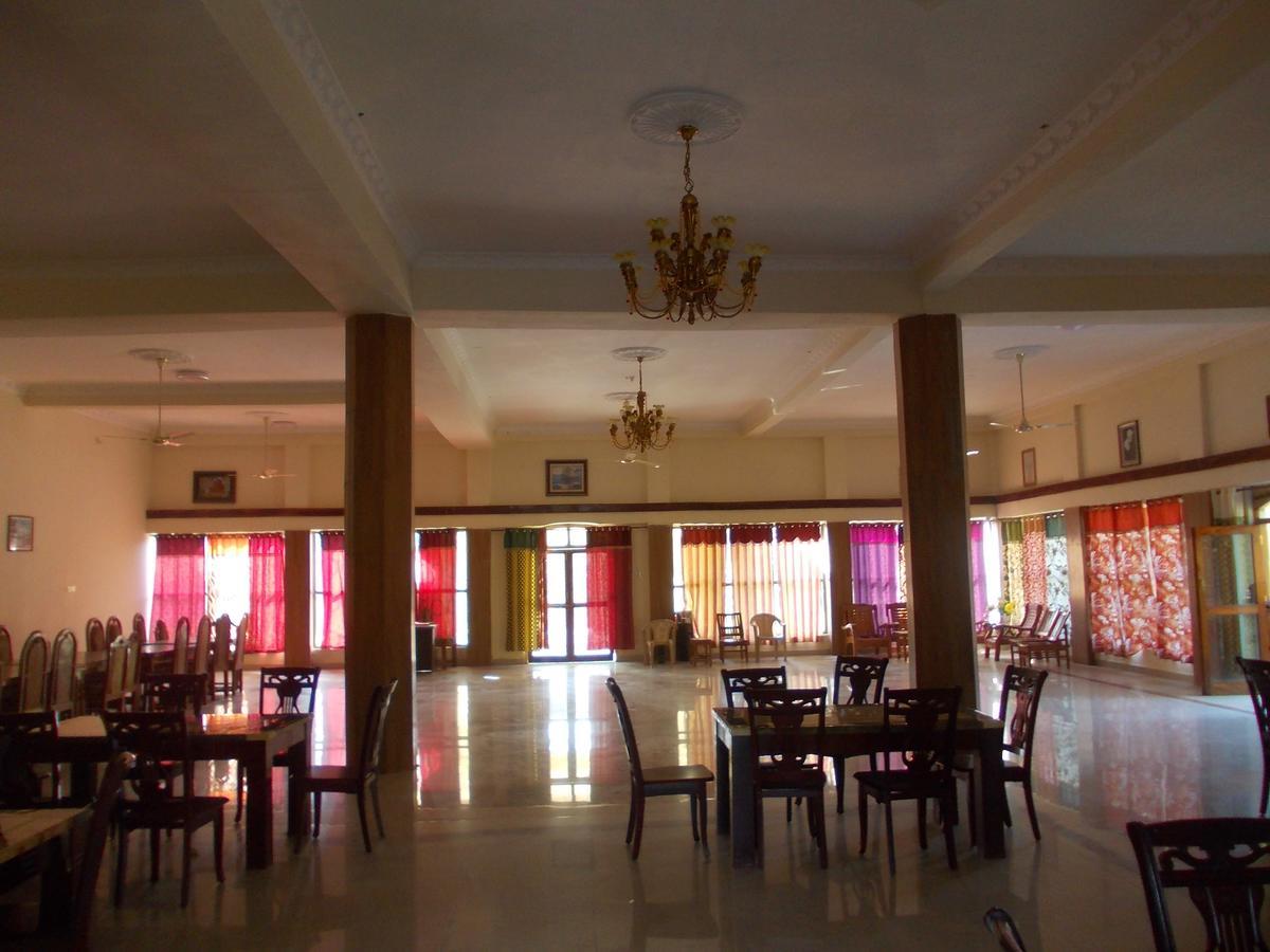 Adb Rooms Ashoka Resort Tāla Kültér fotó