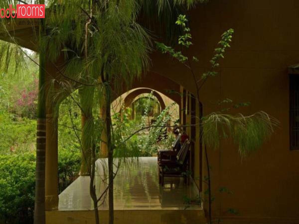 Adb Rooms Ashoka Resort Tāla Kültér fotó
