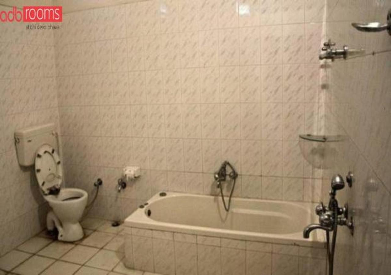 Adb Rooms Ashoka Resort Tāla Kültér fotó