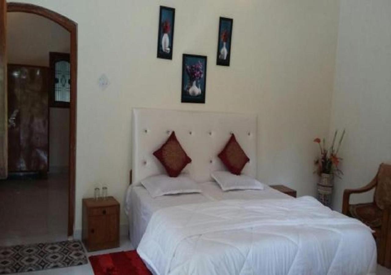 Adb Rooms Ashoka Resort Tāla Kültér fotó